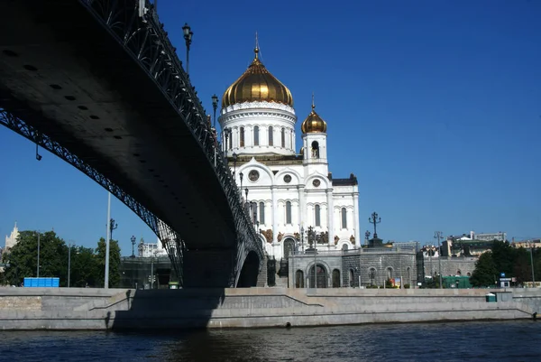 基督大教堂 Cathedral Christ Saviourrussian 是位于俄罗斯莫斯科的一座俄罗斯东正教大教堂 座落在克里姆林宫西南数百米的莫斯科河北岸 — 图库照片