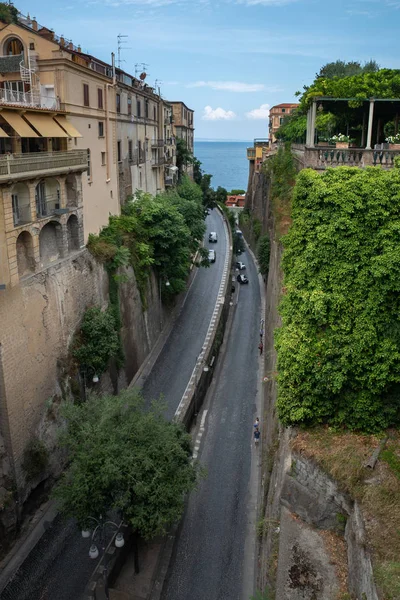 Widok Góry Drodze Pomiędzy Mieści Się Pięknej Miejscowości Sorrento Włochy — Zdjęcie stockowe