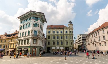 Slovenya'nın başkenti Ljubljana'nın merkezindeki Preseren Meydanı'ndaki Hauptmann Evi 08.2019