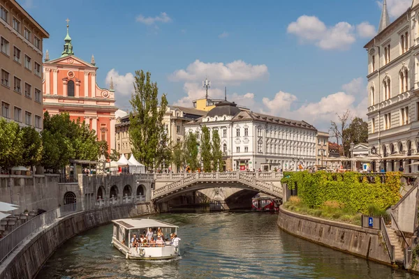 Slovenya'nın başkenti Ljubljana'nın merkezinde yer alan nehir üzerindeki ünlü 