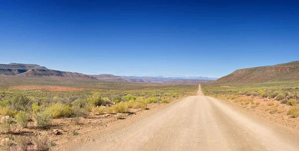 北ケープ州 南アフリカ共和国の砂漠を通って地上道路 — ストック写真