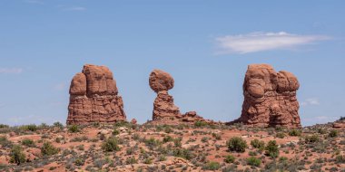 Buttes Arches National Park, Utah, mavi gökyüzü arka plan üzerinde