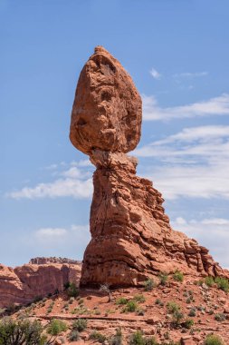kumtaşı kaya Arches National Park, Utah, mavi gökyüzü arka plan üzerinde