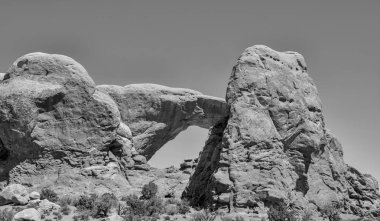 Arches National Park, Utah üzerinden manzara sahnenin tek renkli fotoğraf