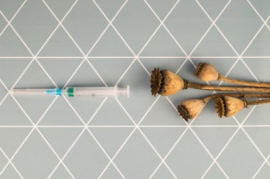 ilaç durdurmak. haşhaş ve şırınga