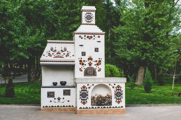 Vieja Vieja Cocina Rusa Blanco Piedra Con Dibujos Pinturas Ornamentos — Foto de Stock