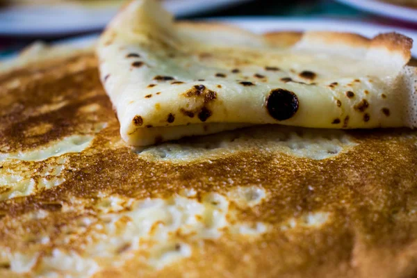 Aptitretande Gyllene Pannkakor Med Krispig Skorpa Tillagas Hemma Feta Och — Stockfoto