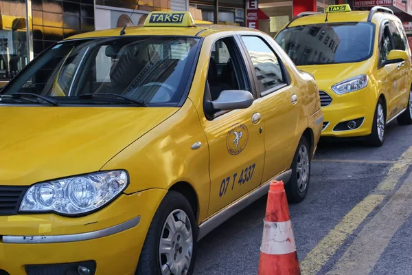 Antalya Turquie Mai Taxi Jaune Tient Sur Bord Route Depuis — Photo