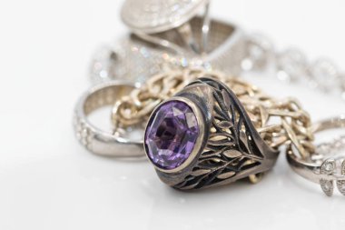 Sıradışı güzel Gümüş Zincir ve taşlar yansıtıcı yüzeyi ile gümüş yüzük