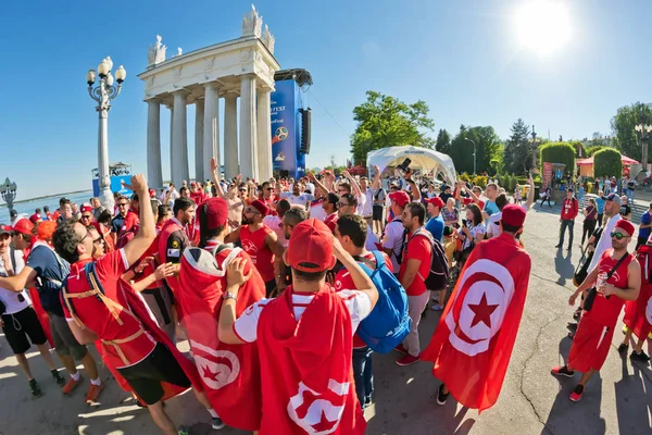 Volgograd Giugno Tifosi Calcio Della Nazionale Tunisina Con Bandiere Attributi — Foto Stock