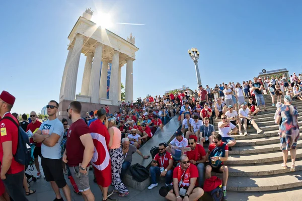 Volgograd Giugno Tifosi Inghilterra Tunisia Vestiti Con Colori Squadre Nazionali — Foto Stock