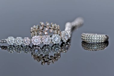 Zincir, yüzük, mühür yüzüğü ve Pırlantalı bilezik gümüş takı seti