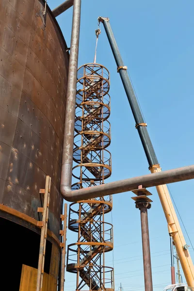 Installation Escaliers Haut Arbre Avec Aide Une Grue Dans Réparation — Photo