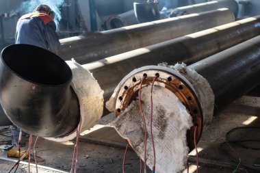 İç gerilmeler rahatlatmak için çoklu geçiş kaynaklı eklemlerin ısıl işlem için hazırlık