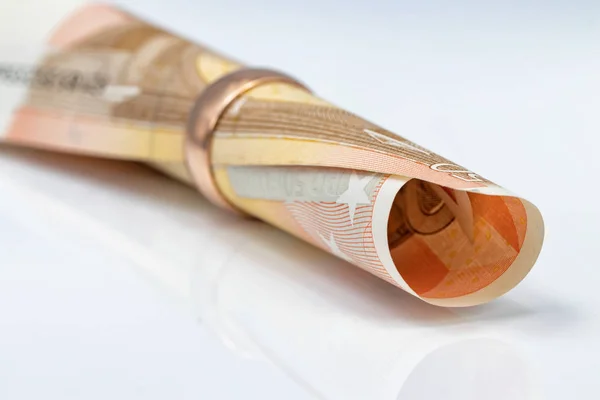 Euro Bill Rolled Tube Threaded Gold Ring — Stock Photo, Image