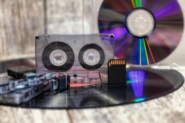 Muziek Media Voor Laatste 100 Jaar Vinyl Record Laserdisc Usb — Stockfoto