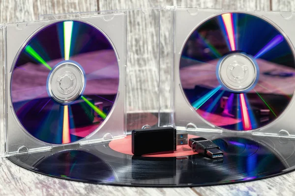 Muziek Media Voor Laatste 100 Jaar Vinyl Record Laserdisc Usb — Stockfoto