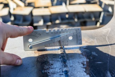 Ölçüm kaynak bacak, yerleştirme sırasında Kenar uzaklığını ve diğer parametreleri evrensel bir şablonu kullanma.