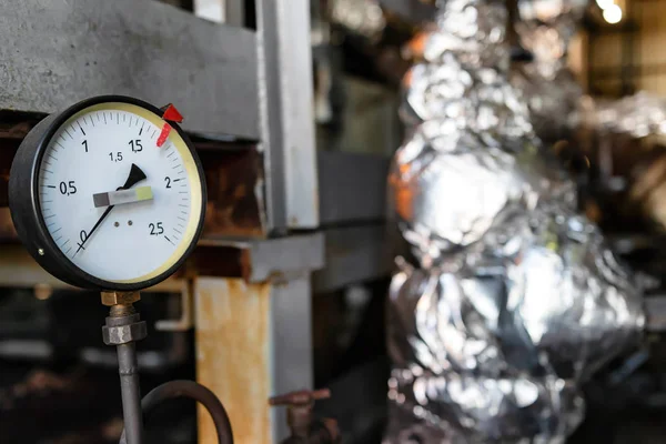 Properly working pressure gauge installed on the pipeline at the — Stock Photo, Image