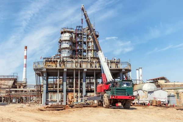 Prace naprawcze dotyczące starej produkcji ropy naftowej i chemikaliów przy użyciu — Zdjęcie stockowe