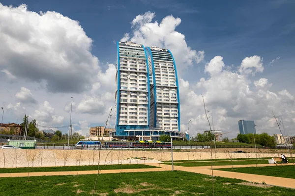 Vista do complexo residencial Volga velas, composto por dois b — Fotografia de Stock