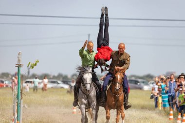 Akrobat ele ile kazak Binicilik spor kulübü gösteriler