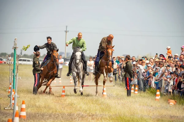 Demonstration of Cossacks ability of representatives to stay in — Stock Photo, Image