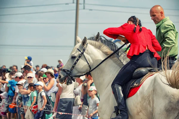 Demonstration of Cossacks ability of representatives to stay in — Stock Photo, Image