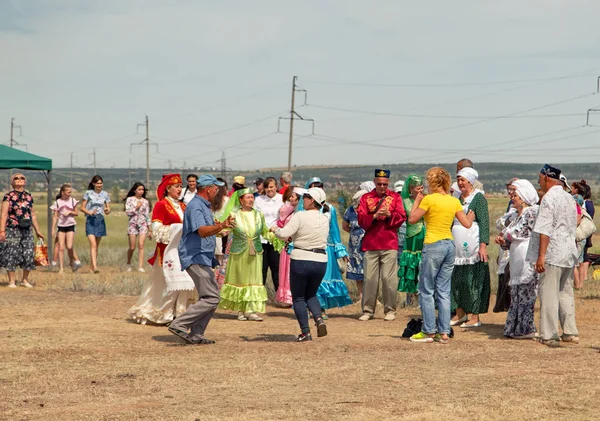 Dancing guests and organizers dressed in national costumes at th — Stock Photo, Image