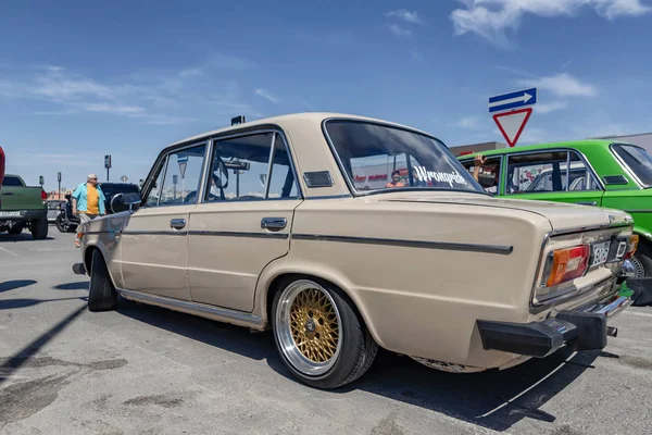 The old model VAZ-2106 with modern accessories — Stock Photo, Image