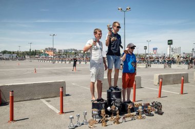 Makine parçaları ve aletleri kaynaklı el yapımı bardaklar, 
