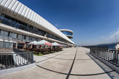 Centr üzerinde Volgograd nehir limanının bina görünümü