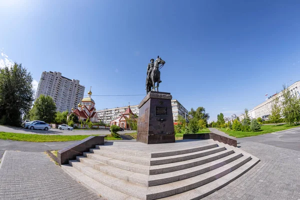Пам'ятник двічі Героя Радянського Союзу маршала Рокосовського. — стокове фото