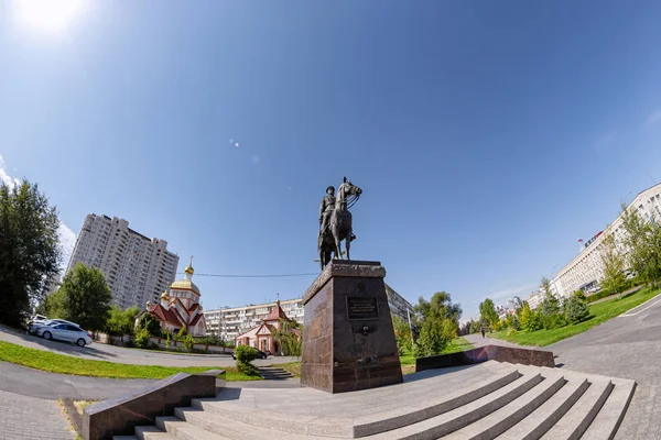 Pomnik dwukrotnego bohatera Związku Radzieckiego marszałka Rokossowskiego. — Zdjęcie stockowe
