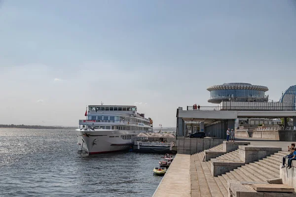 Passenger ship Alexander Suvorov moored at the pier of the Centr — Stock Photo, Image
