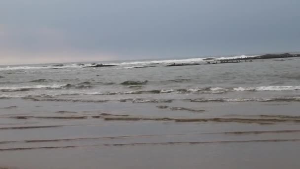 Jour Nuageux Après Une Tempête Sur Mer Caspienne Vagues Battant — Video