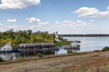 Petrokimya şirketleri için büyük tankların nakliyesi