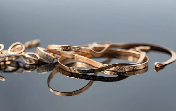 Elegante Cadena Oro Para Mujer Con Complejo Tejido Eslabones —  Fotos de Stock