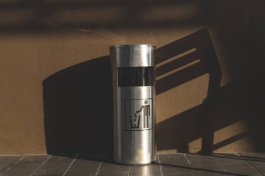 Paslanmaz depo gözü ve kül tablası.