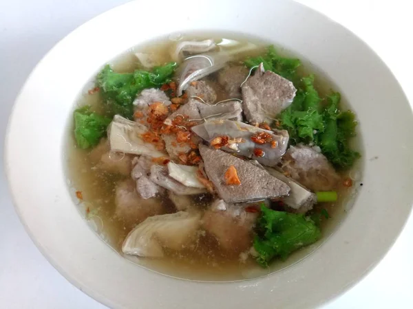 Kahvaltı domuz çorbası Tay tarzında.