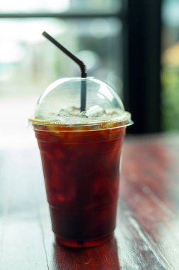 Kahve tablo tahtaya geri.