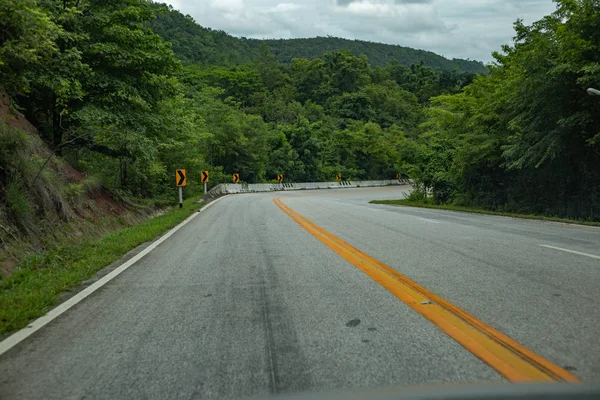 Estrada Dobrar Floresta — Fotografia de Stock