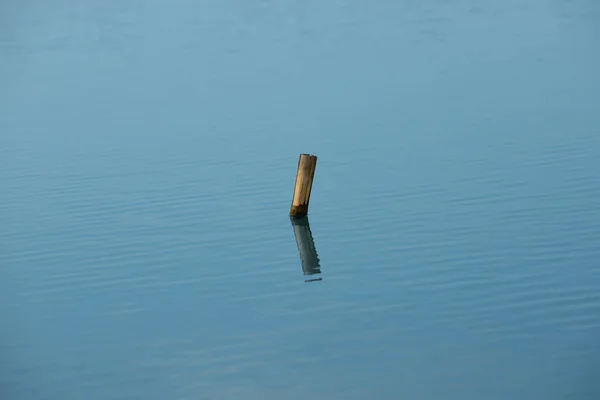 Schöne Wellen Und Blaue Wasseroberfläche — Stockfoto