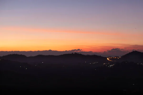 Manhã Luz Solar Pôr Sol Céu Laranja Azul Roxo Colorido — Fotografia de Stock