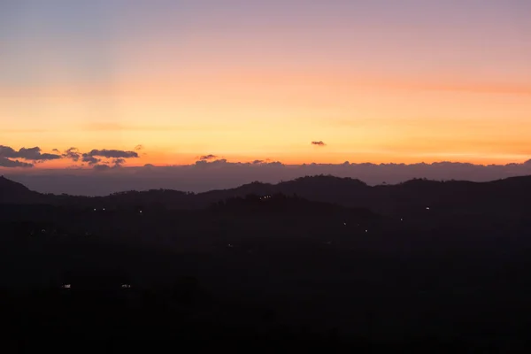 Manhã Luz Solar Pôr Sol Céu Laranja Azul Roxo Colorido — Fotografia de Stock