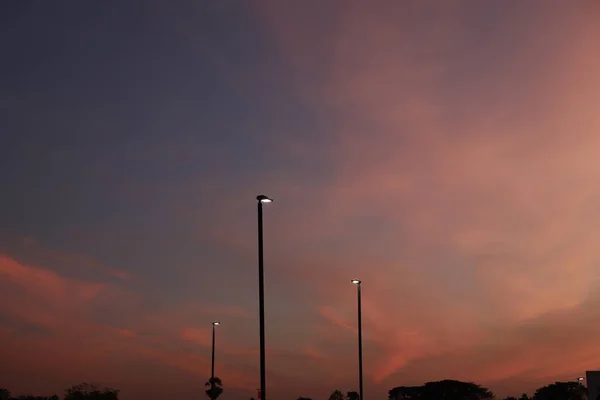 Estacionamiento Del Rayo Las Nubes Cielo Por Noche —  Fotos de Stock