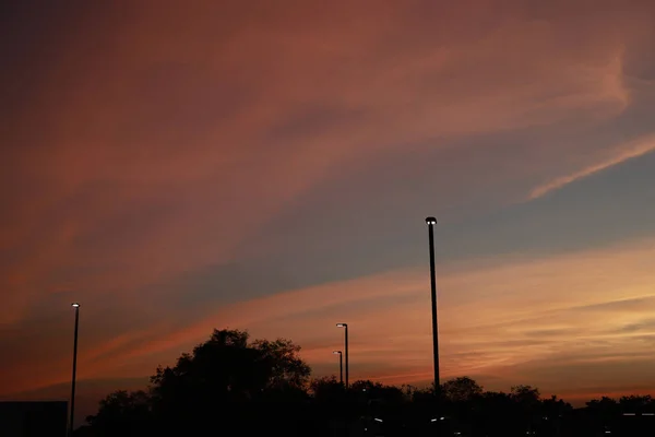 Estacionamiento Del Rayo Las Nubes Cielo Por Noche —  Fotos de Stock