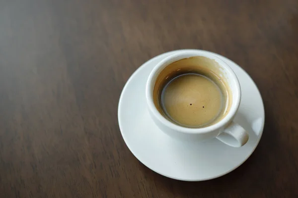木材の背景 ブラック コーヒーのホット コーヒー — ストック写真