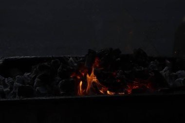 Kömür ateşi kül soba.