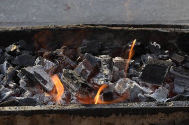 Kömür ateşi kül soba.